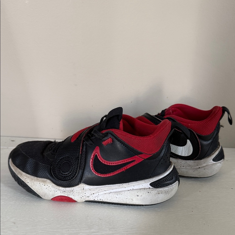 Nike Kids Black and Red Athletic Sneakers - 1Y